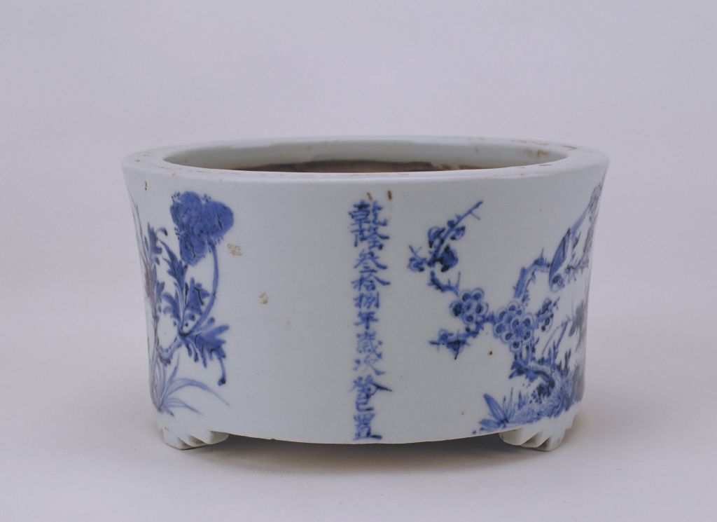 图片[1]-Blue-and-white Plum Bird Pattern Furnace-China Archive